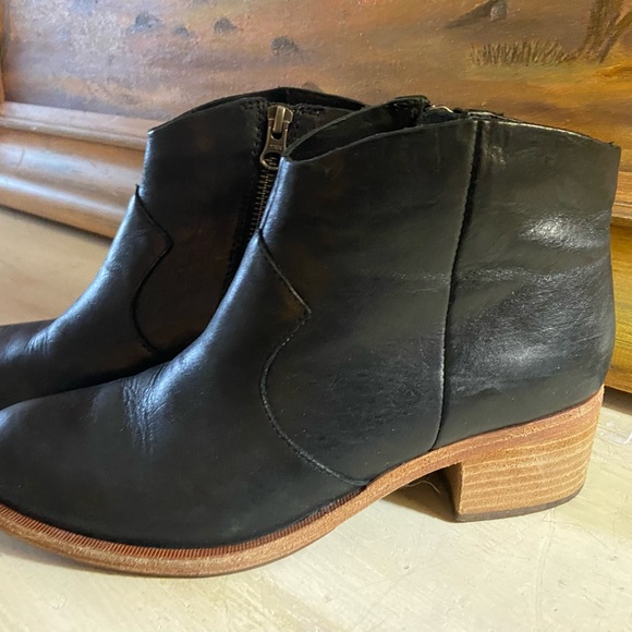 Korks-Ease Black Boots -Booties- Stylish and Comfortable! Size 7.5 - Picture 8 of 8